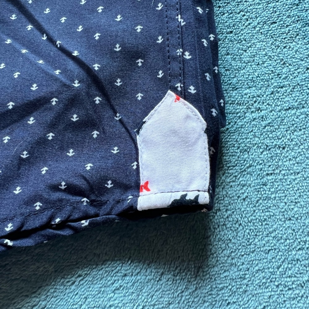 Men’s Short Sleeve Button down - Picture 2 of 3